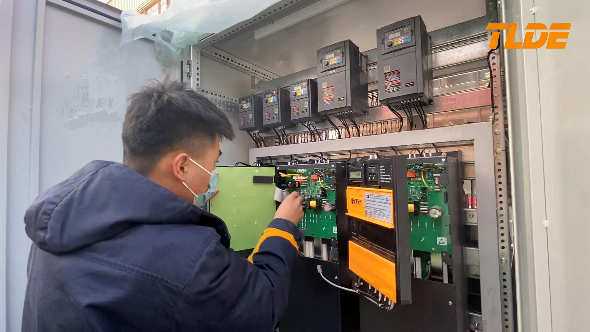 TLDE DC900C系列直流控制柜-鋼結(jié)構(gòu)行業(yè)應(yīng)用調(diào)試現(xiàn)場(chǎng)！